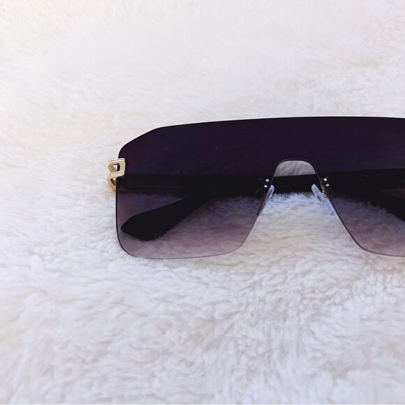 Sadie Black Oversized Rimless Flat-Top Sunglasses - Picture 2 of 12